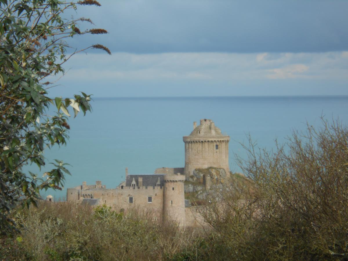Lanvallay La Tocade Del Arte - Dinan Bed & Breakfast エクステリア 写真